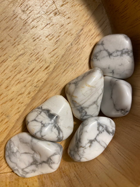 Small- Medium Howlite Tumbles